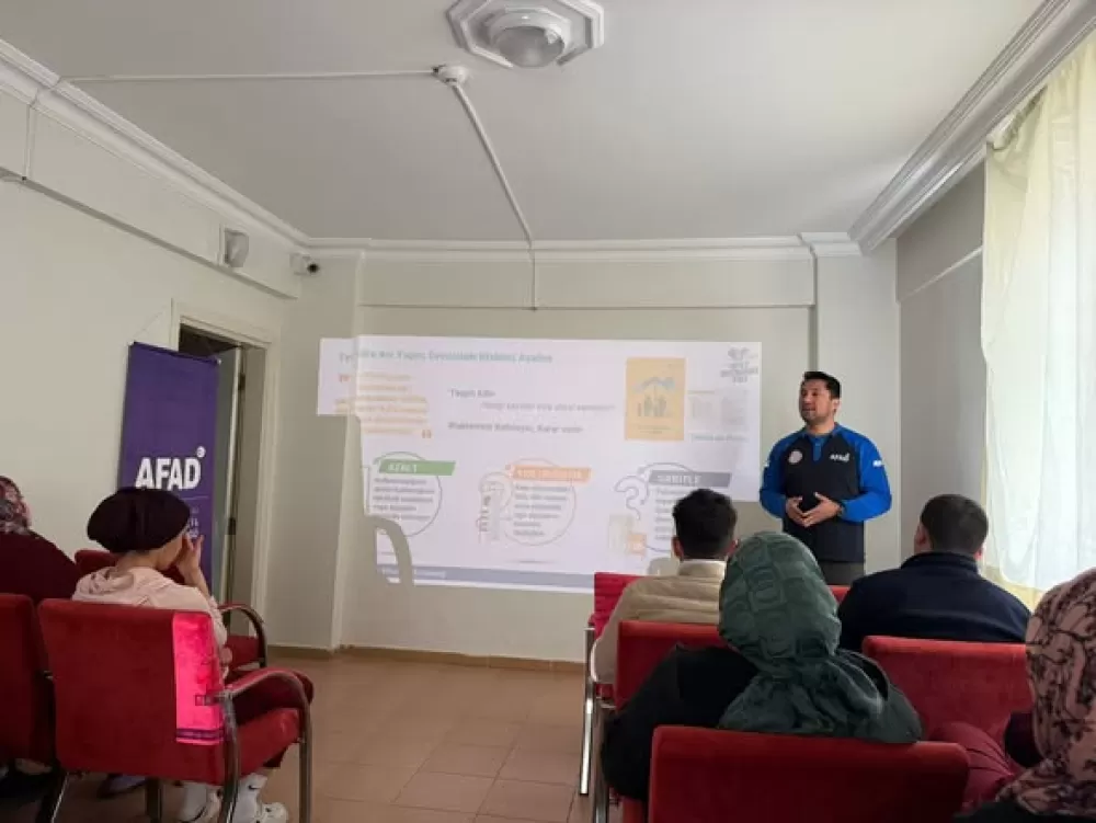 Bucak özel bakım merkezi personeline afet farkındalık eğitimi verildi