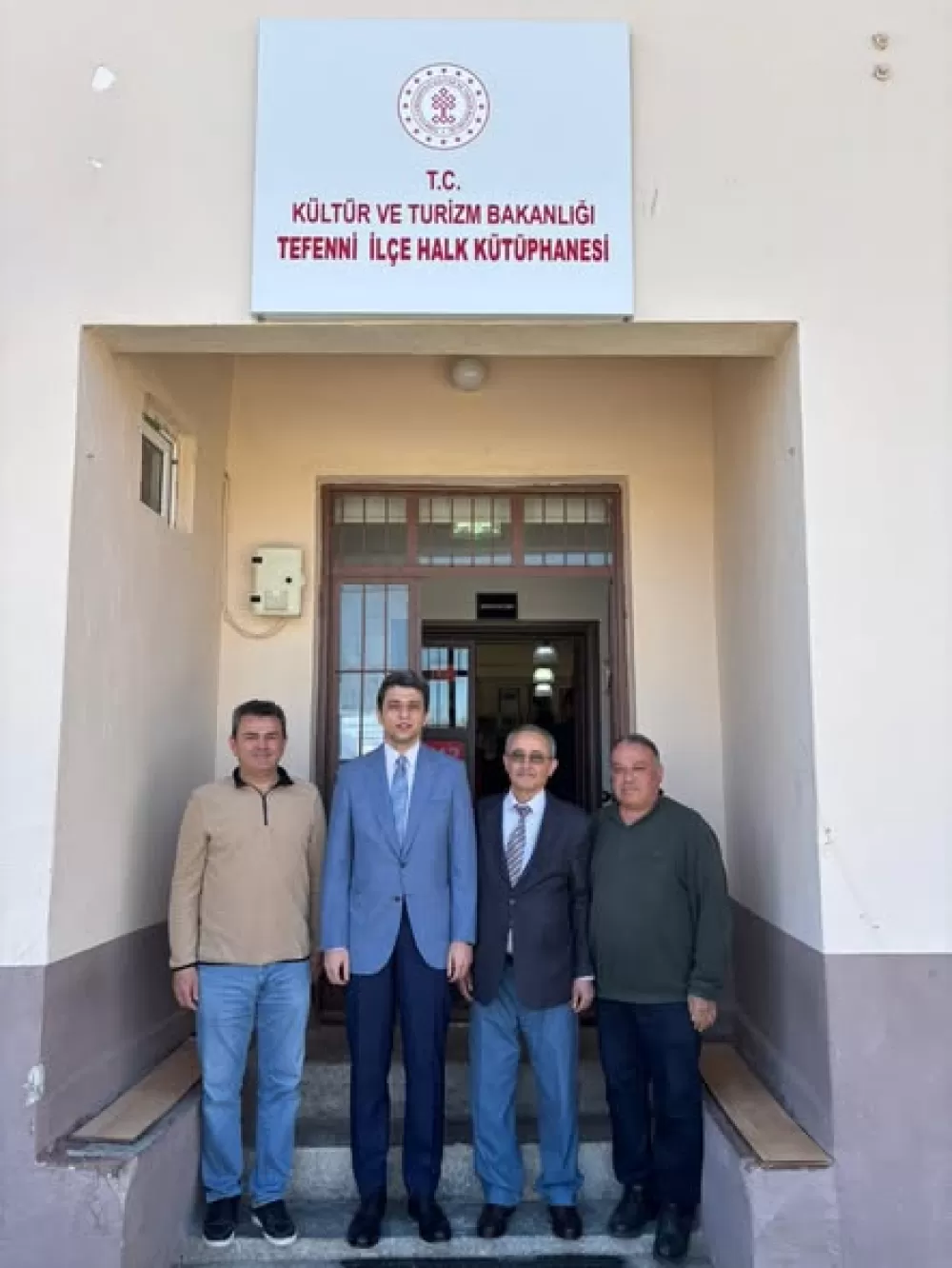 Kaymakam İbrahim Cem Deveci Kütüphaneler Haftası etkinliğinde kitap okudu