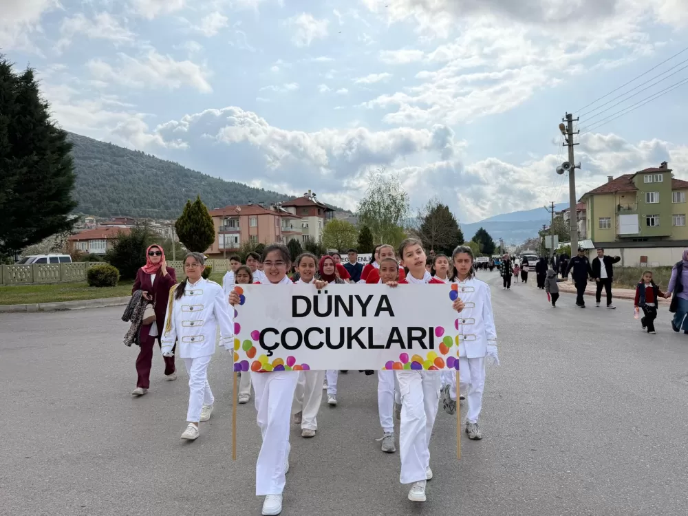 Bucak’ta 23 Nisan coşkusu 106. Yıl dolu dolu kutlandı