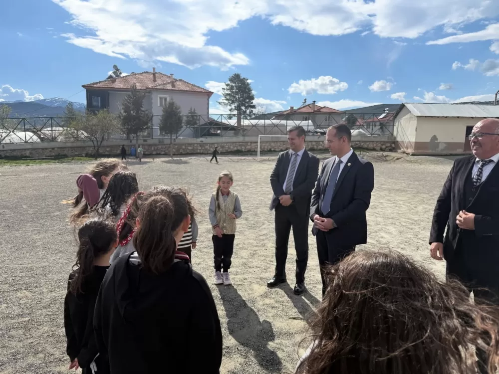 Kaymakam Özgü Özen Bayır Şehit Halil Çelik ortaokulunu ziyaret etti