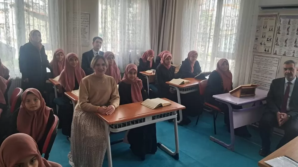Bucak Kaymakamı Can Kazım Kuruca yatılı kız Kur'an Kursu öğrencilerini ziyaret etti