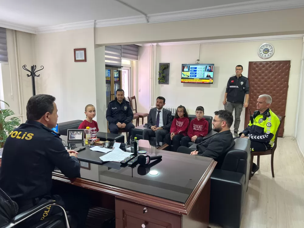 Bucak’ta 23 Nisan’da Emniyet koltuğu öğrencilere devredildi