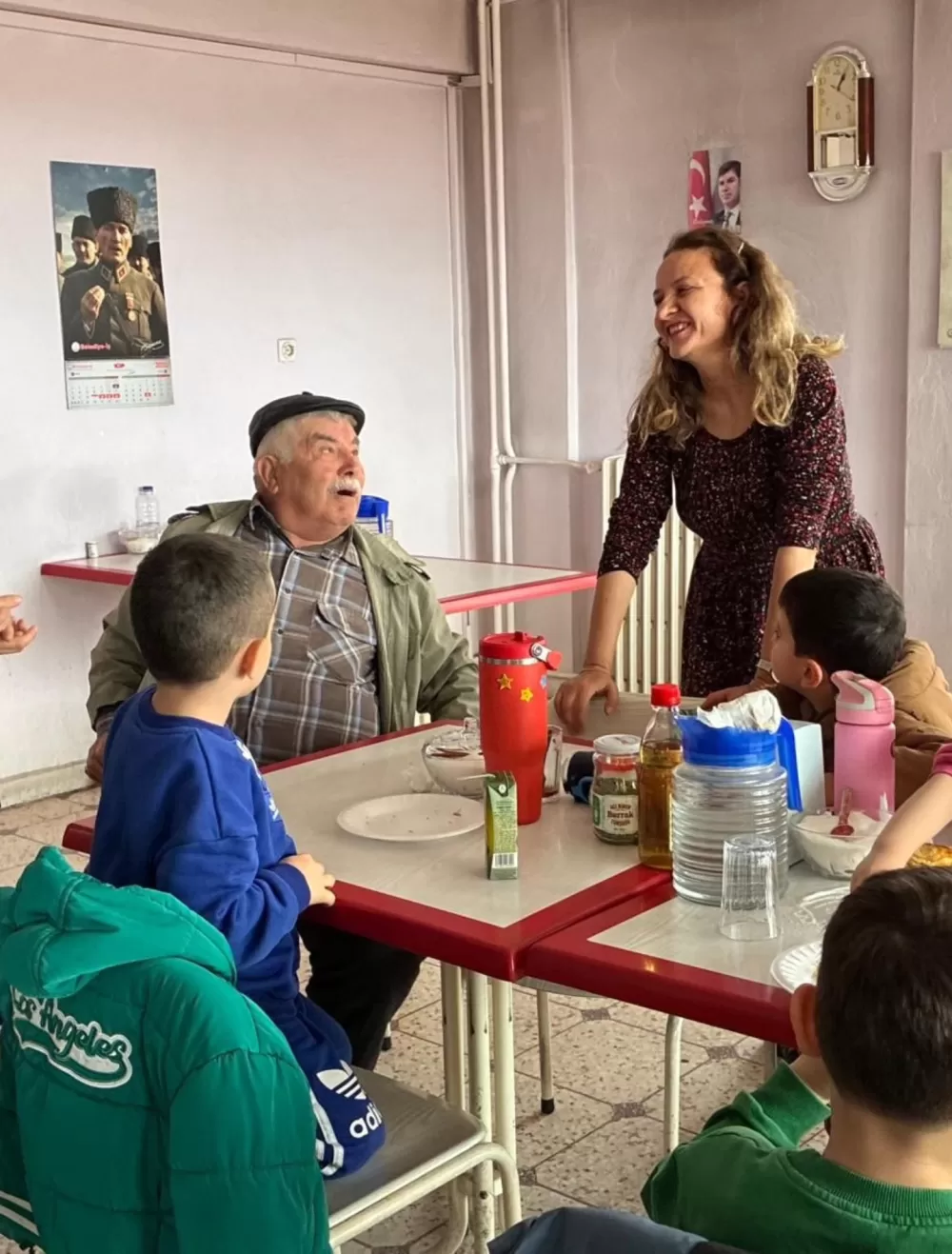 Bahçeşehir Koleji Anaokulu öğrencilerinden huzurevine anlamlı ziyaret