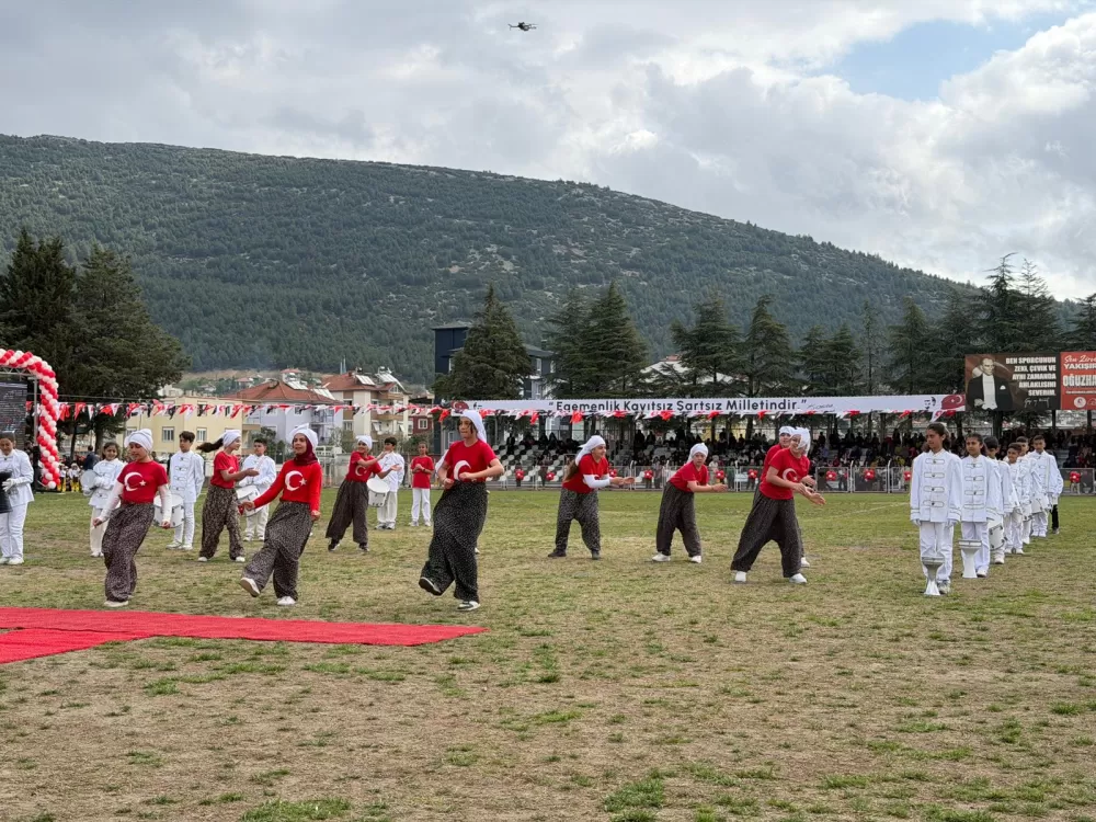 Bucak’ta 23 Nisan coşkusu 106. Yıl dolu dolu kutlandı