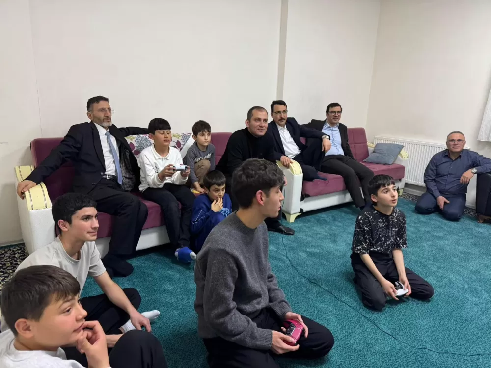 Burdur Cumhuriyet Başsavcısı Ünlüsoy ve yargı heyetinden Kur'an Kursu öğrencilerine ziyaret