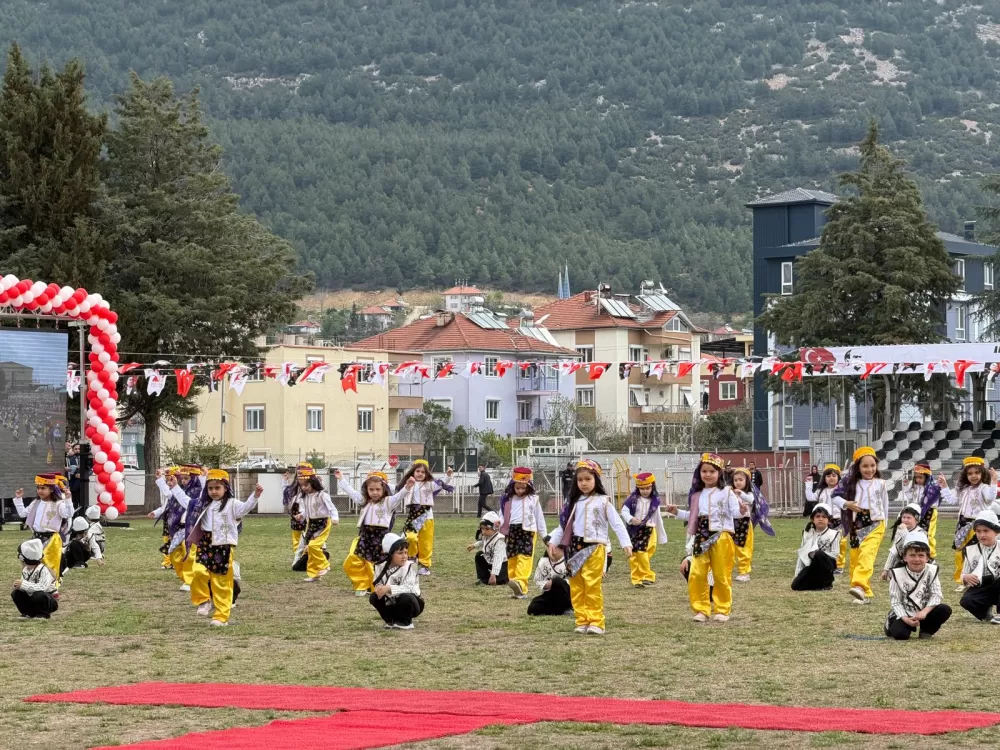 Bucak’ta 23 Nisan coşkusu 106. Yıl dolu dolu kutlandı
