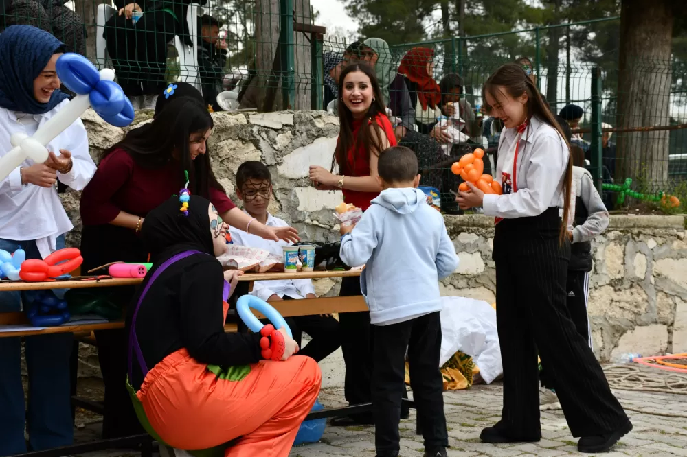 HTMYO’lu Öğrencilerden Elsazı Köyü’nde 23 Nisan Çıkarması