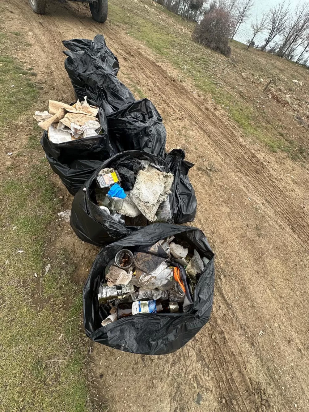 Tefenni Barajı kıyı şeridi yenileniyor Başkan Alagöz'den çevre kirliliği ve güvenlik uyarısı