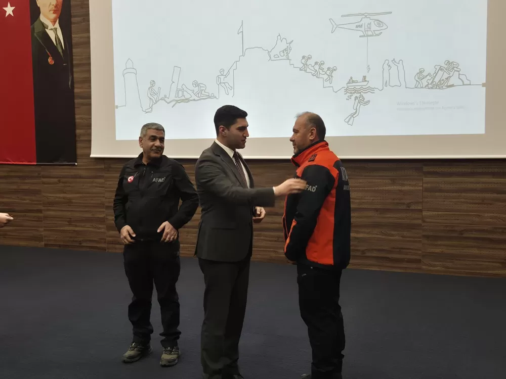 Burdur AFAD personeline yeni rütbe ve bröveleri törenle takdim edildi