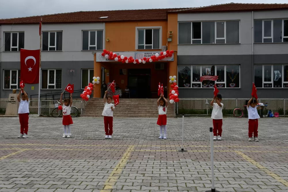 HTMYO’lu Öğrencilerden Elsazı Köyü’nde 23 Nisan Çıkarması