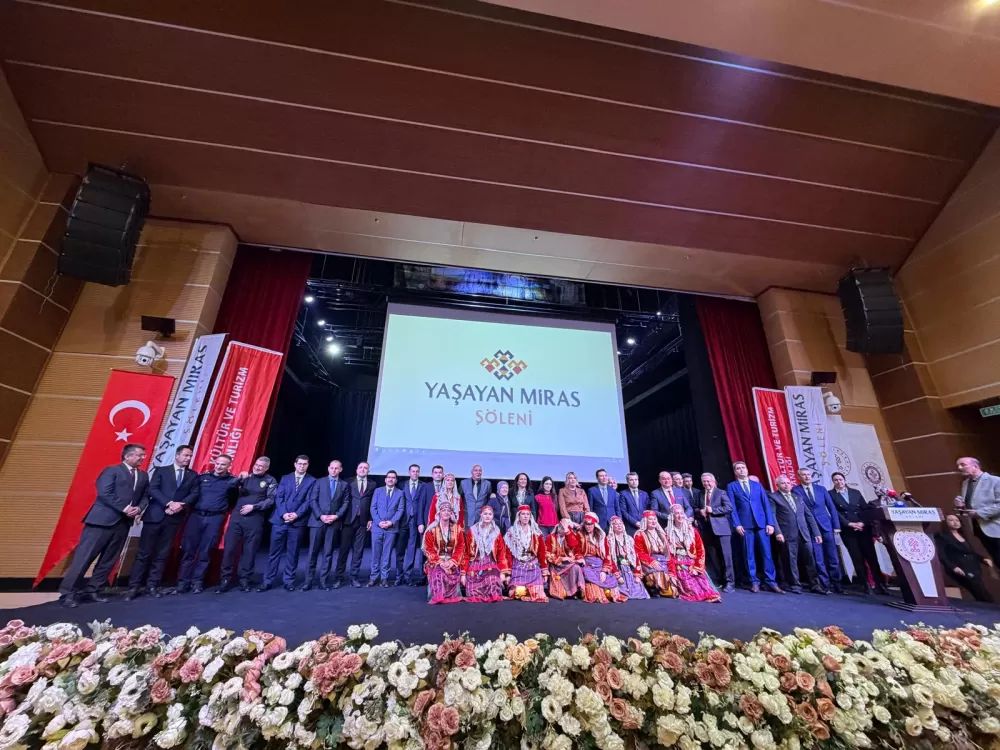 Burdur'da yaşayan miras coşkusu! 50 sanatçı geleneksel kültürü geleceğe taşıyor