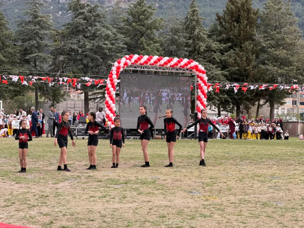 Bucak’ta 23 Nisan coşkusu 106. Yıl dolu dolu kutlandı