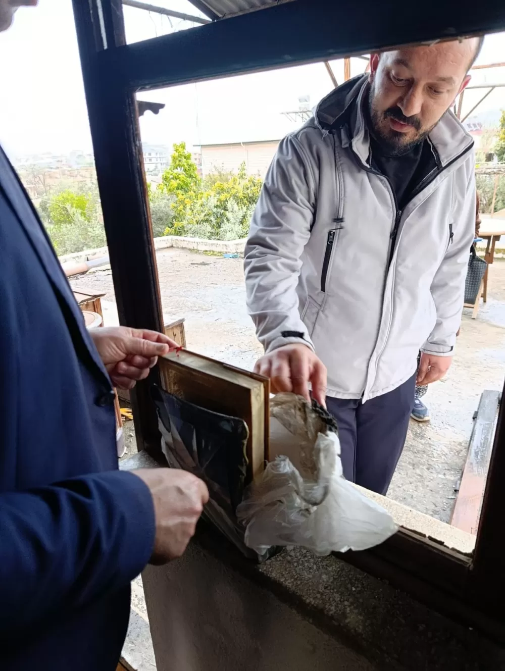 Antalya'da yangında ev kül oldu Kur'an-ı Kerim zarar görmedi