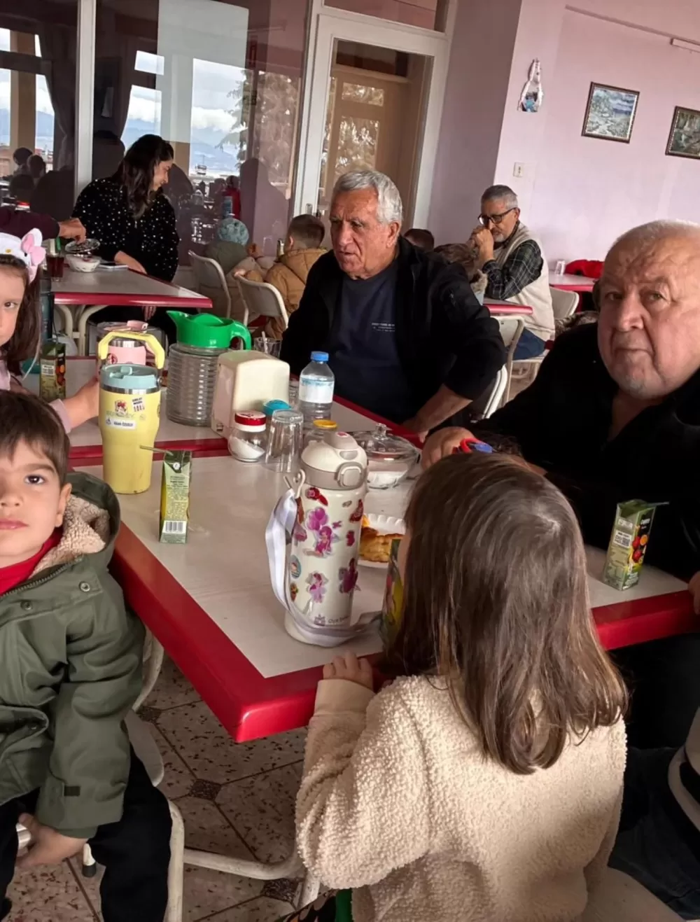 Bahçeşehir Koleji Anaokulu öğrencilerinden huzurevine anlamlı ziyaret