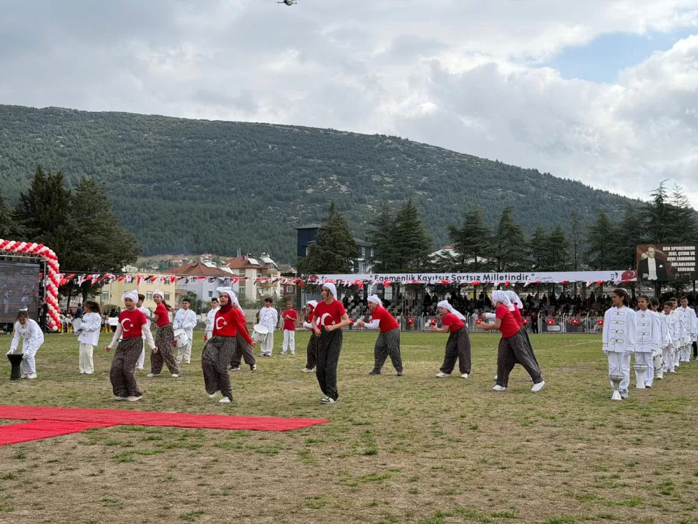 Bucak’ta 23 Nisan coşkusu 106. Yıl dolu dolu kutlandı