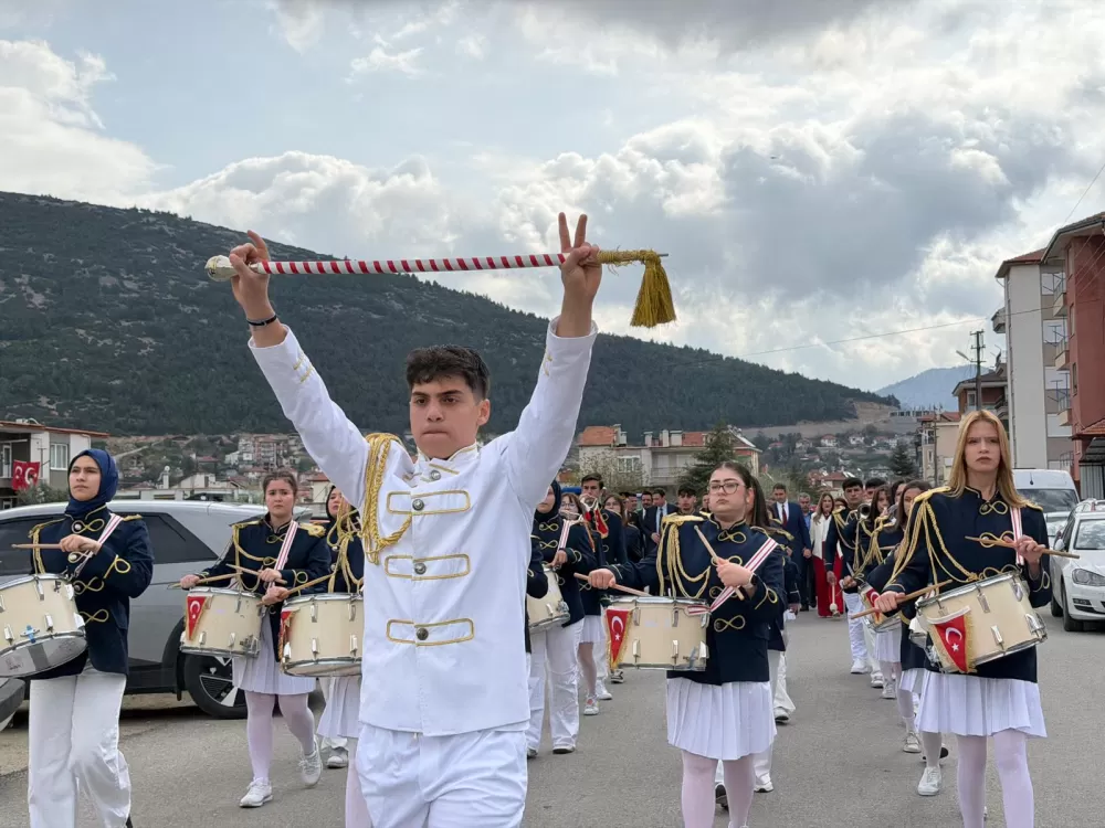 Bucak’ta 23 Nisan coşkusu 106. Yıl dolu dolu kutlandı