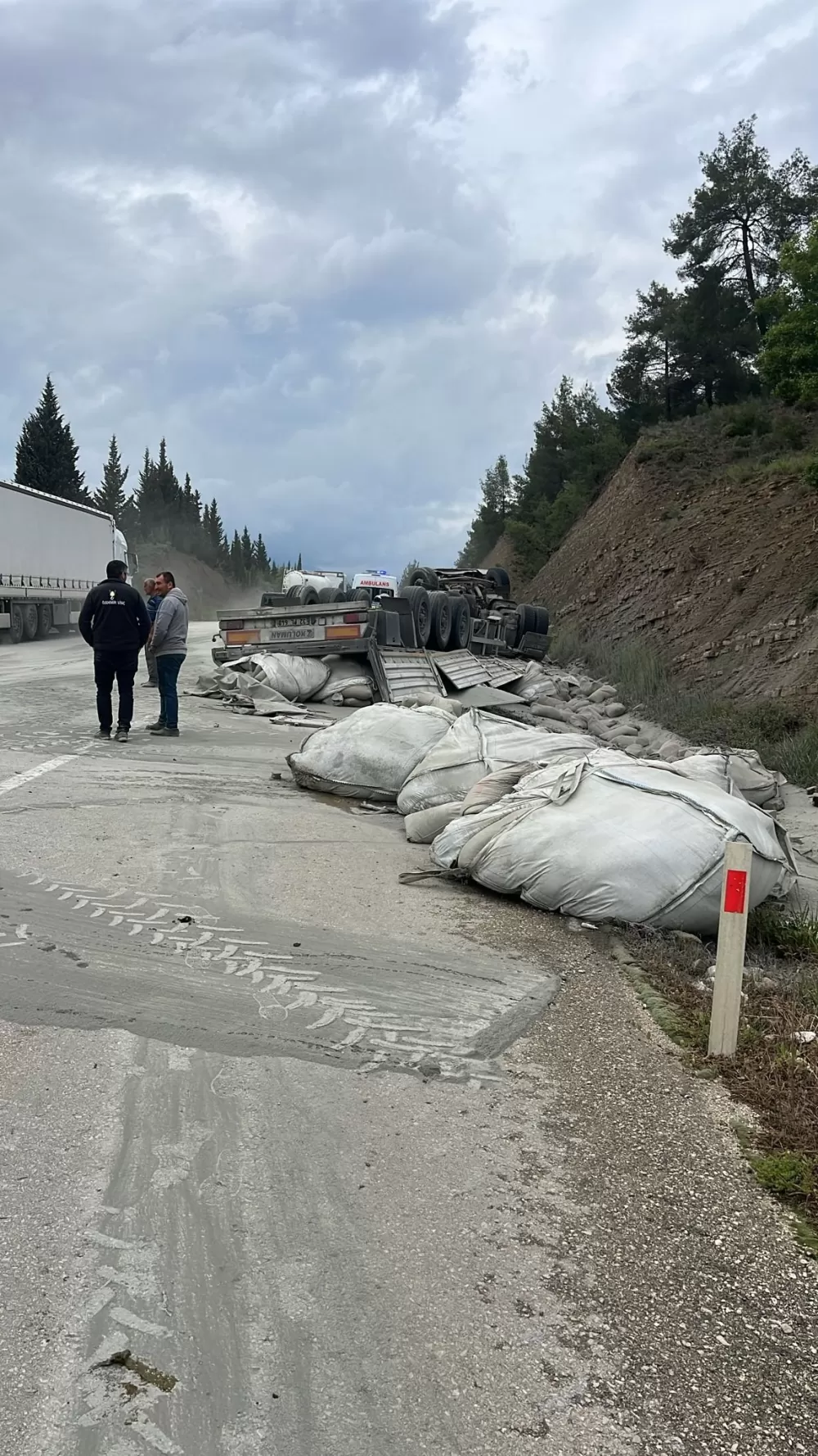 Isparta-Antalya Yolunda Tır Hurdaya Döndü