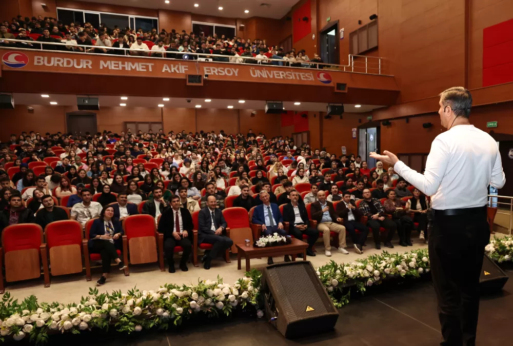 Yapay zeka çağında diploma yeterli mi? Uzman isim MAKÜ’de anlattı