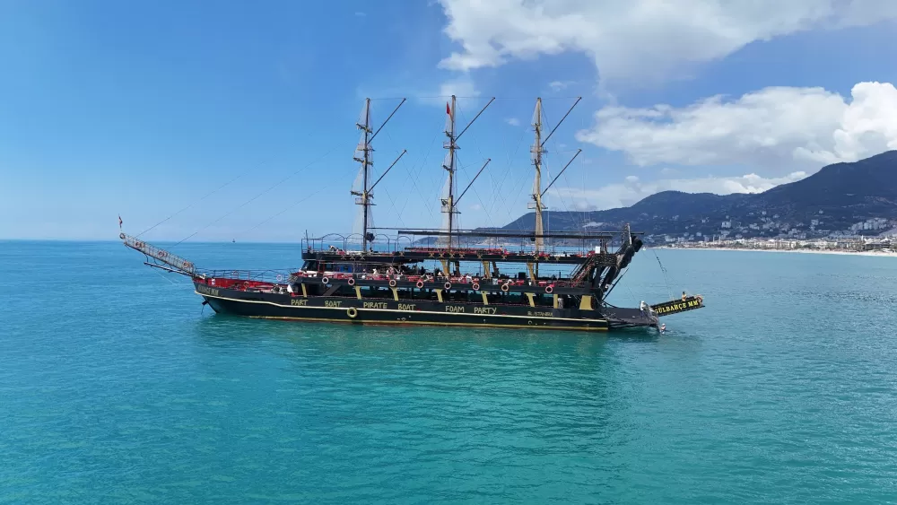 Alanya'da bahar havası! Hava sıcaklığı 21 dereceye çıktı, turistler sahile akın etti