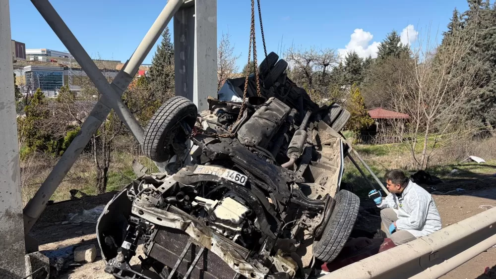 Ankara'da halk otobüsü köprü direğine çarptı 5 ölü 15 yaralı