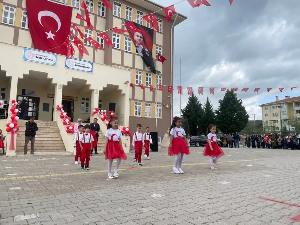 Burdur Çavdır'da 23 Nisan Coşkusu TOKİ Ortaokulu'nda Yaşandı