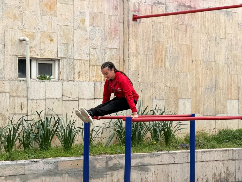 Bucak'ta 23 Nisan coşkusu Defne Şentürk Komutanlık koltuğuna oturdu