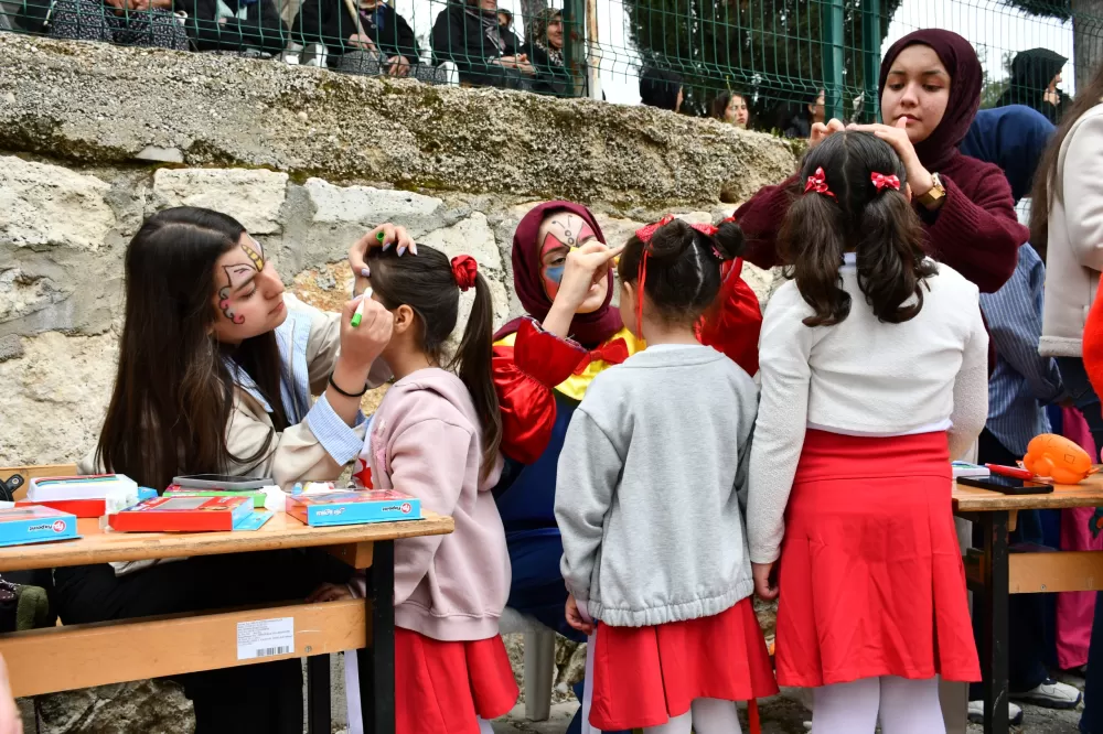 HTMYO’lu Öğrencilerden Elsazı Köyü’nde 23 Nisan Çıkarması