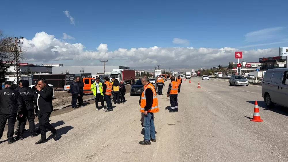 Ankara'da halk otobüsü köprü direğine çarptı 5 ölü 15 yaralı