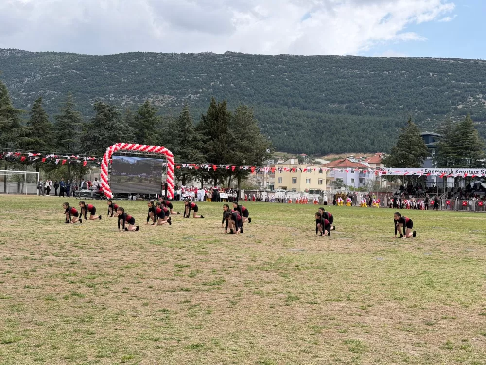 Bucak’ta 23 Nisan coşkusu 106. Yıl dolu dolu kutlandı