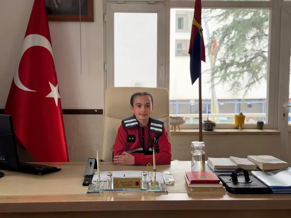 Bucak'ta 23 Nisan coşkusu Defne Şentürk Komutanlık koltuğuna oturdu