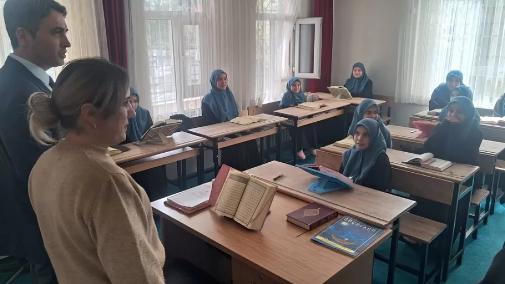 Kaymakam Kuruca’dan Bucak Kız Kur’an Kursu’na ziyaret