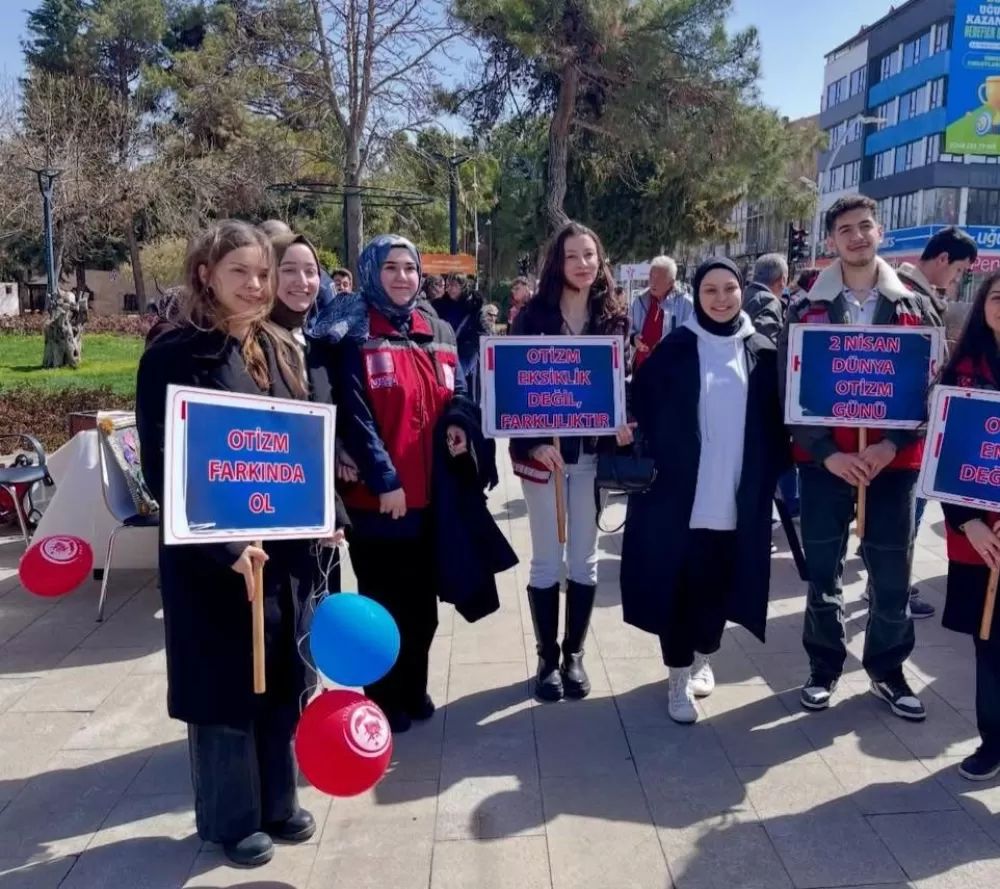 Burdur'da otizm için farkındalık yürüyüşü düzenlendi