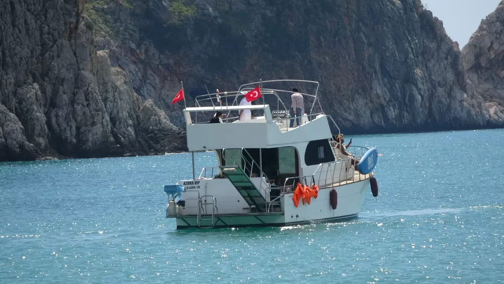 Alanya'da bahar havası! Hava sıcaklığı 21 dereceye çıktı, turistler sahile akın etti