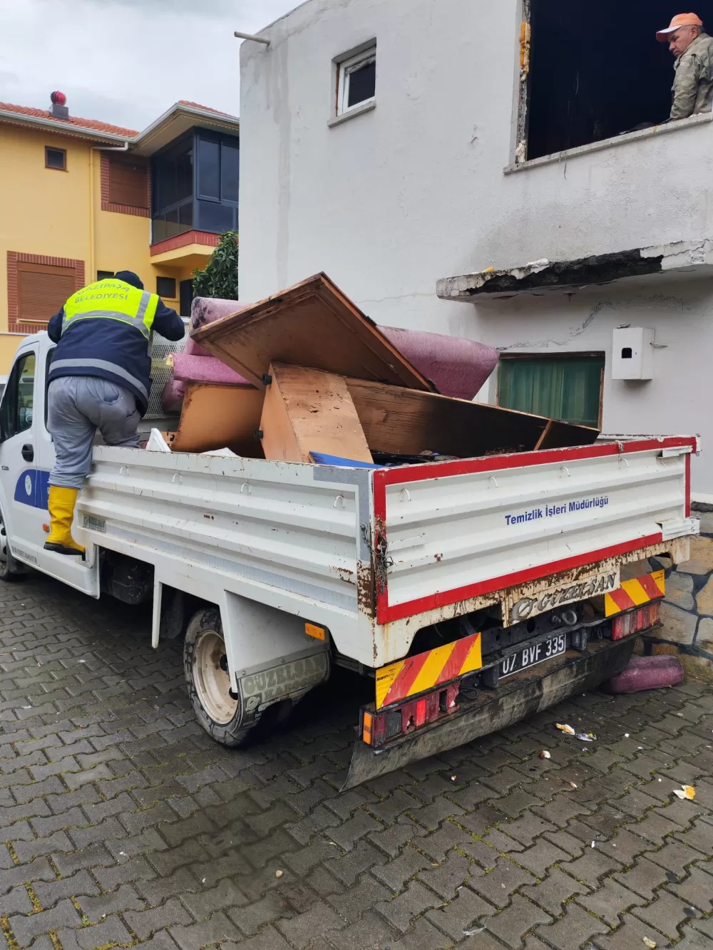 Antalya'da yangında ev kül oldu Kur'an-ı Kerim zarar görmedi
