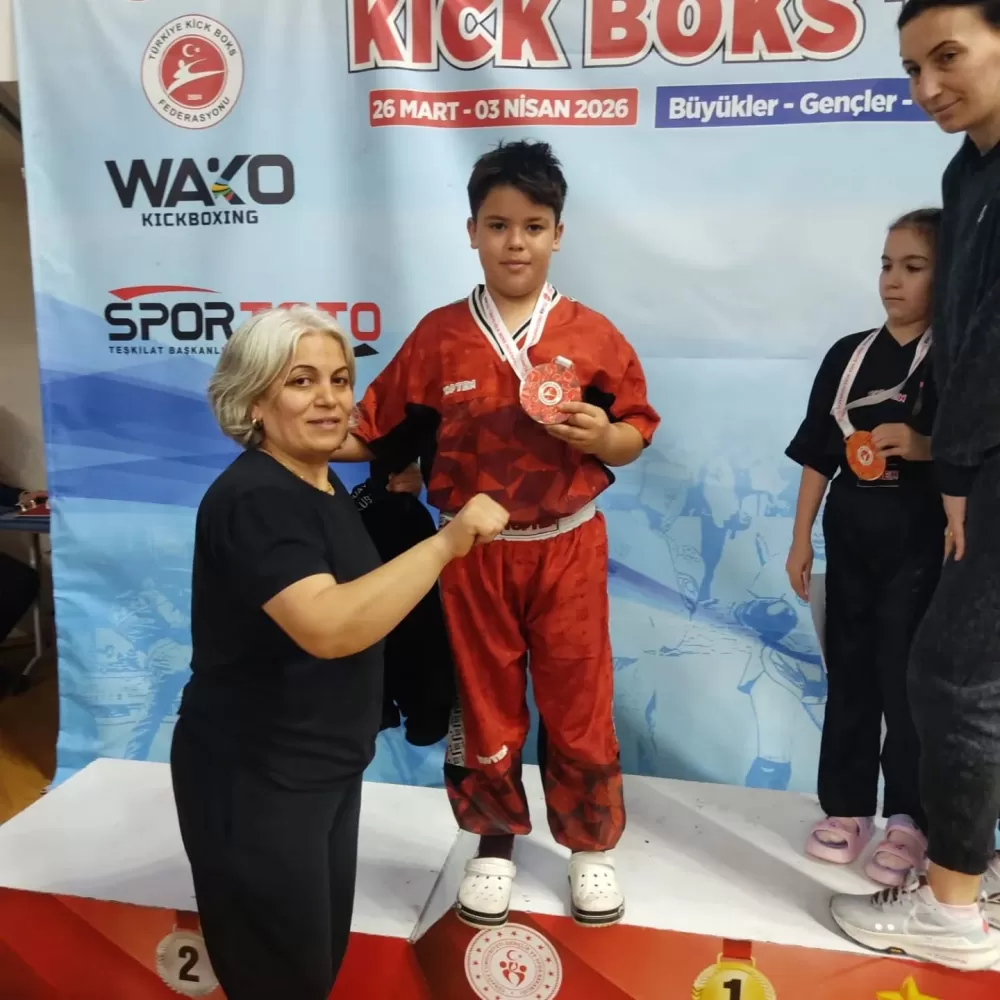 Burdurlu kick boksçular Diyarbakır'da ringi salladı! 6 madalya ile döndüler