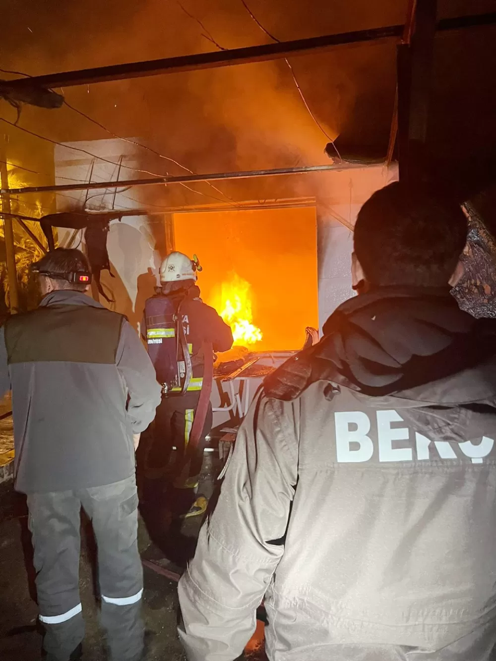 Antalya'da yangında ev kül oldu Kur'an-ı Kerim zarar görmedi