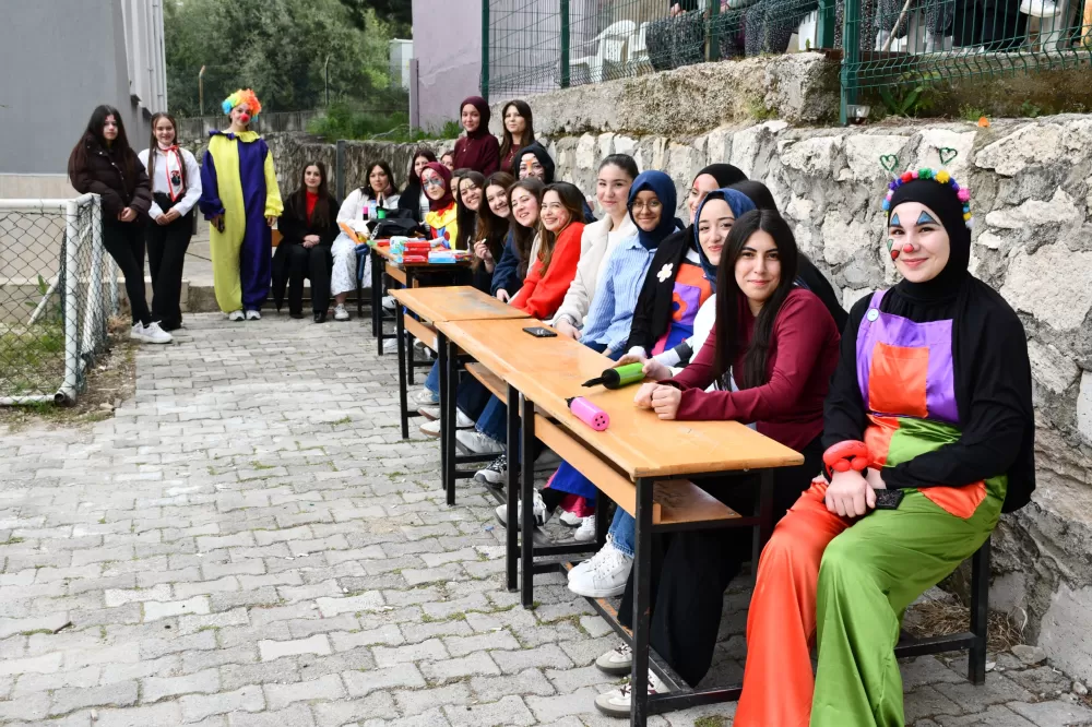 HTMYO’lu Öğrencilerden Elsazı Köyü’nde 23 Nisan Çıkarması