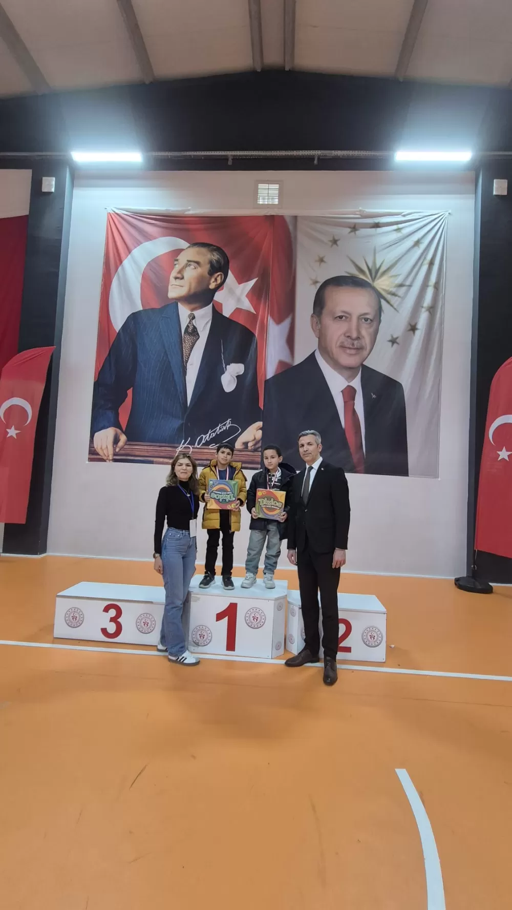 Burdur'da akıl ve zeka oyunları heyecanı! Çeltikçi Yunus Emre İlkokulu'ndan çifte başarı