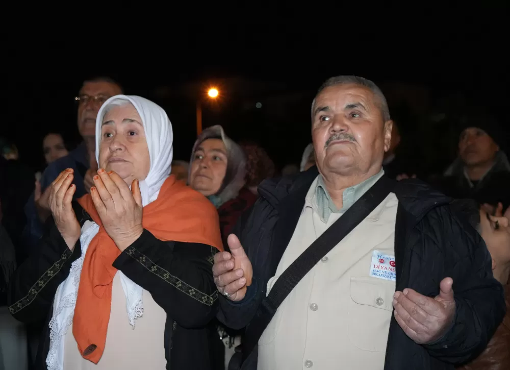 16 yıldır Bekliyorlardı hasret sona erdi, hacı adayları kutsal topraklara uğurlandı