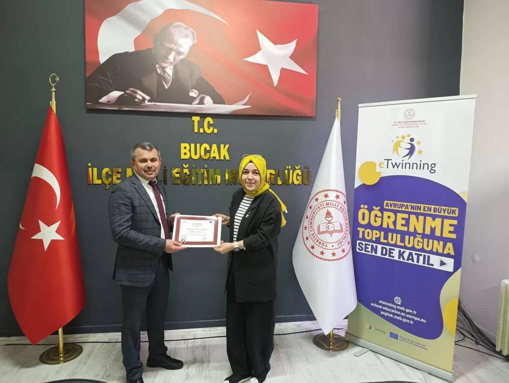 Bucak'ta Başarılı Öğretmenlere Belgeleri Verildi