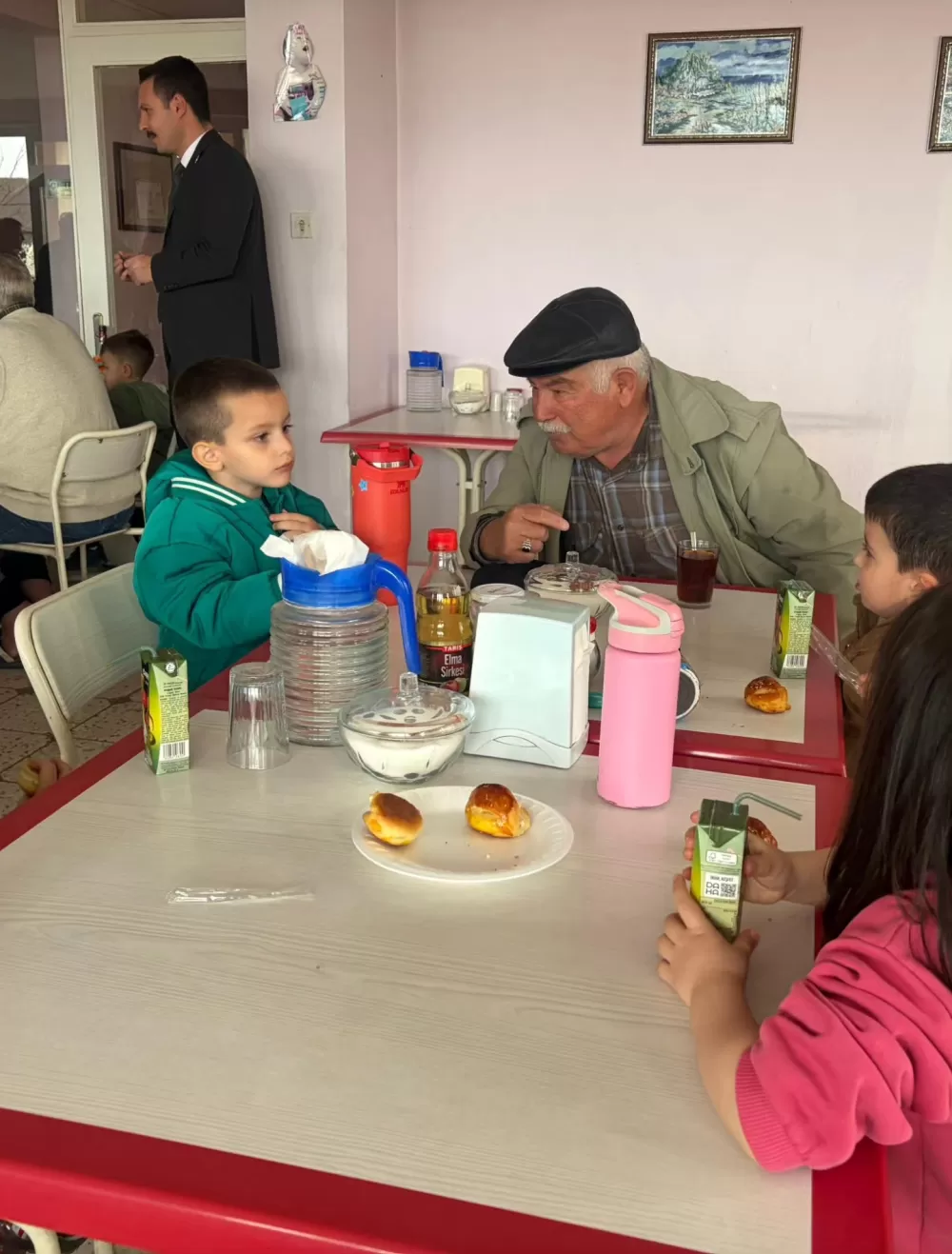 Bahçeşehir Koleji Anaokulu öğrencilerinden huzurevine anlamlı ziyaret