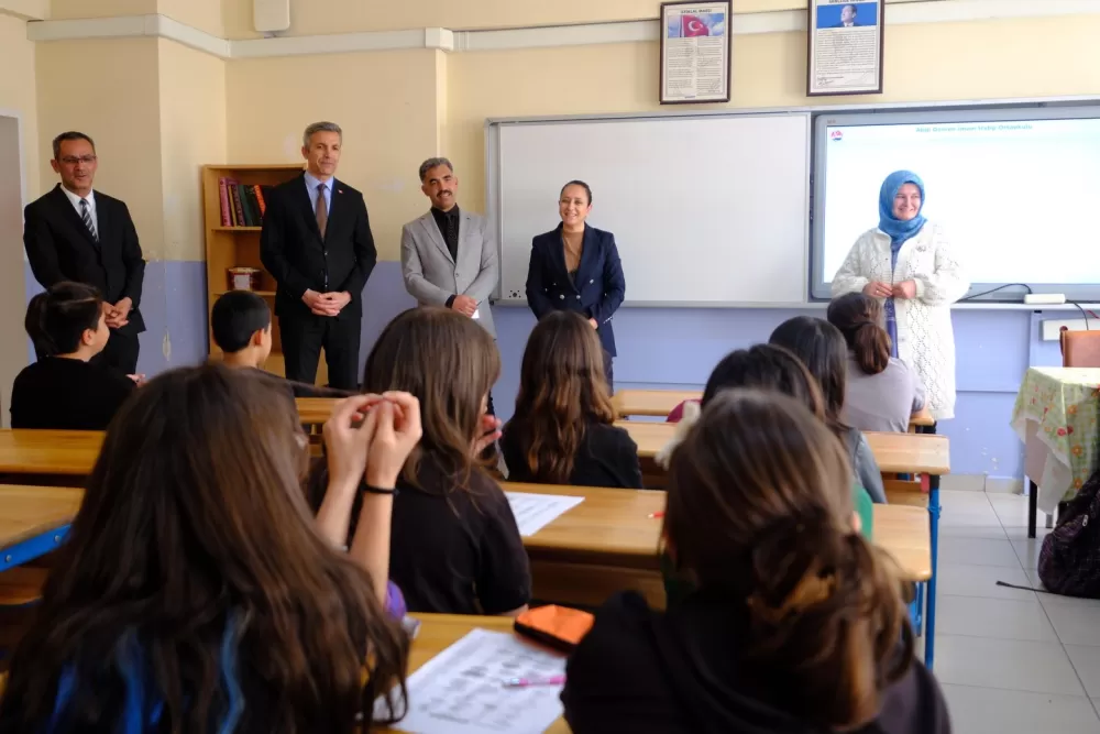 Burdur Valisi Bilgihan Öğrencilerle Buluştu