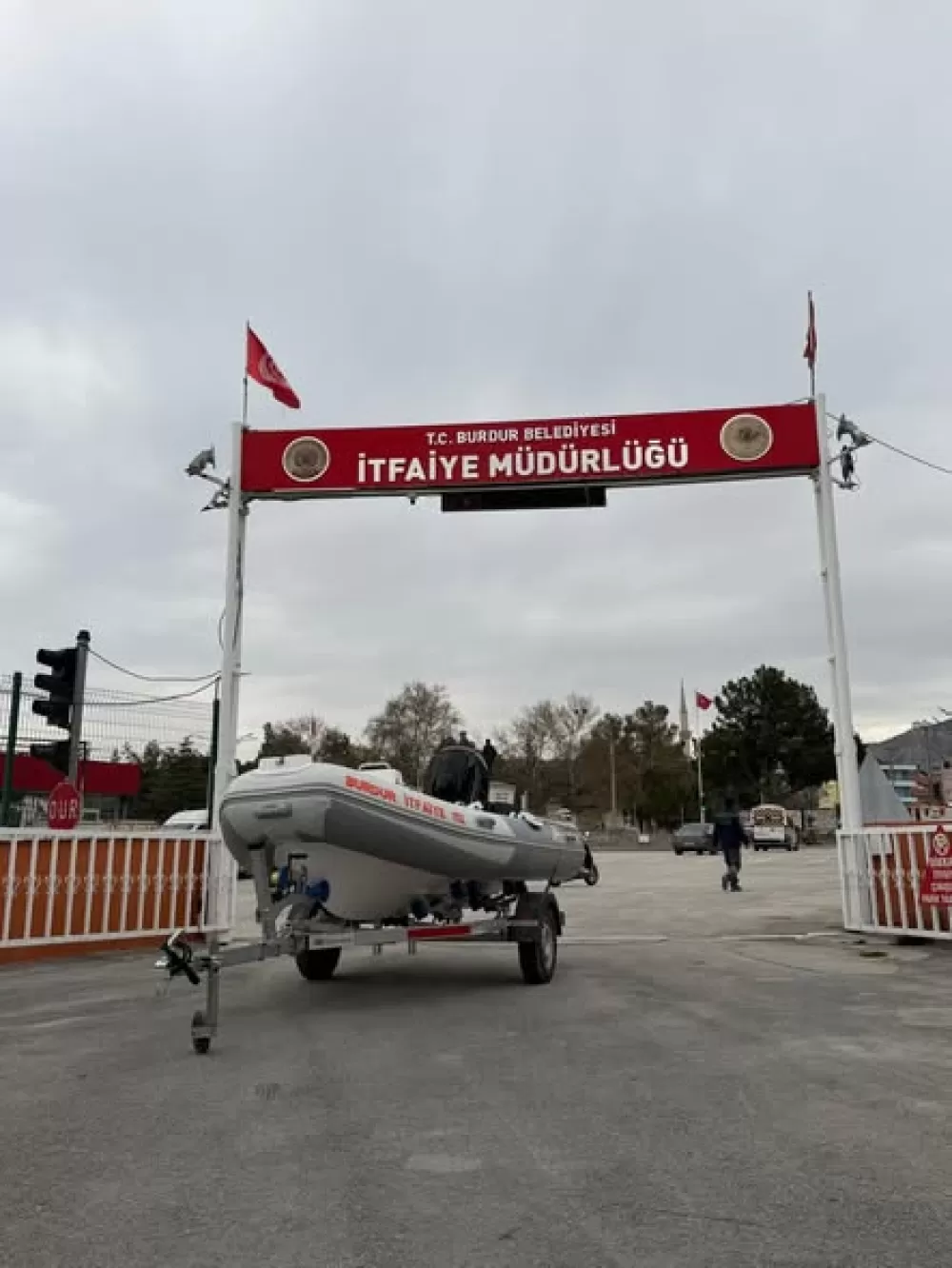 Burdur Belediyesi itfaiye envanterine zodiac bot ekledi