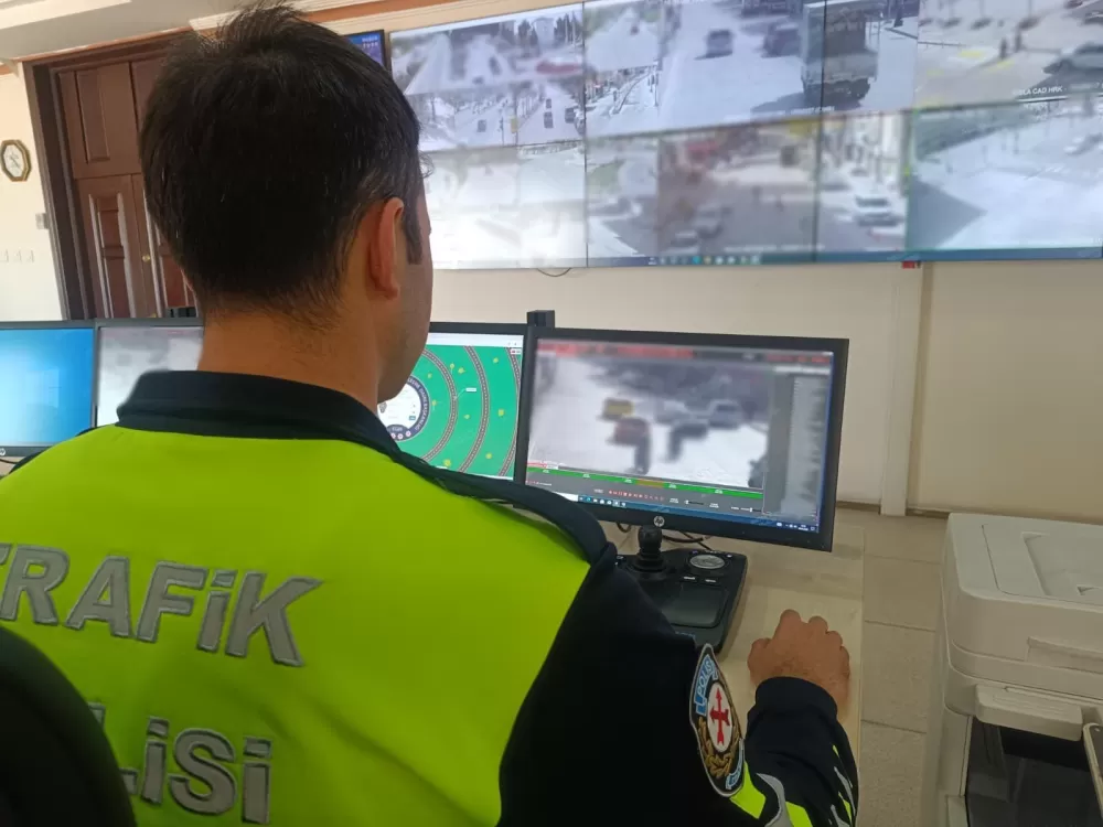 Burdur’da sıkı denetim Usulsüz çakar ve motosikletlere yakın takip