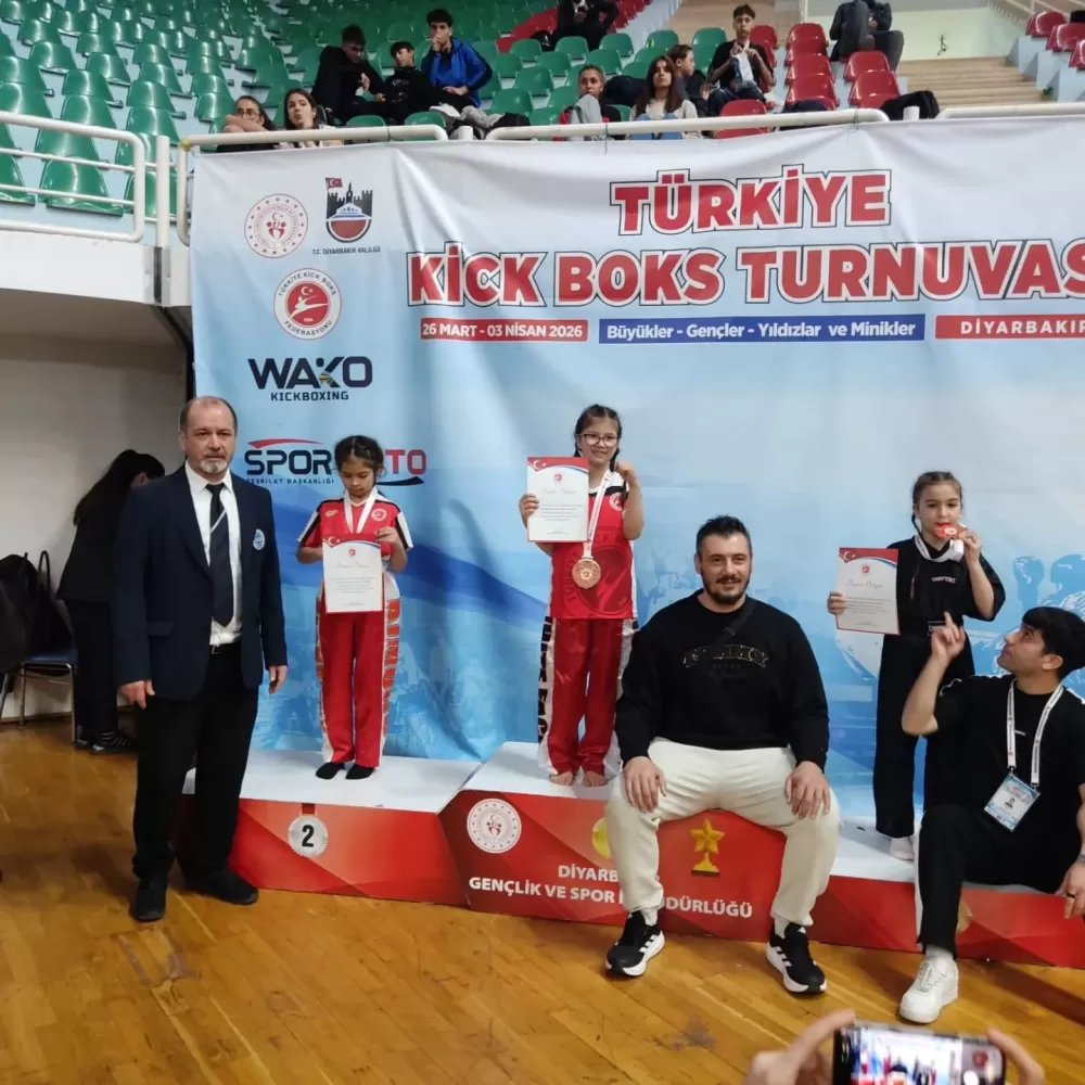 Burdurlu kick boksçular Diyarbakır'da ringi salladı! 6 madalya ile döndüler