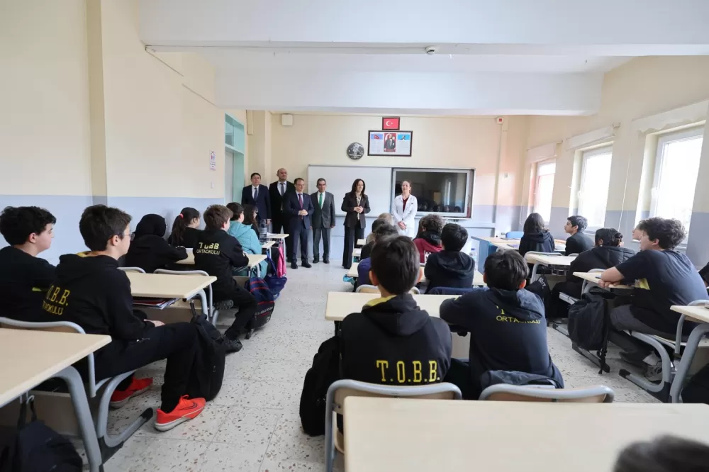 Vali Bilgihan'dan TOBB ortaokuluna ziyaret! Öğrencilerle bir araya geldi