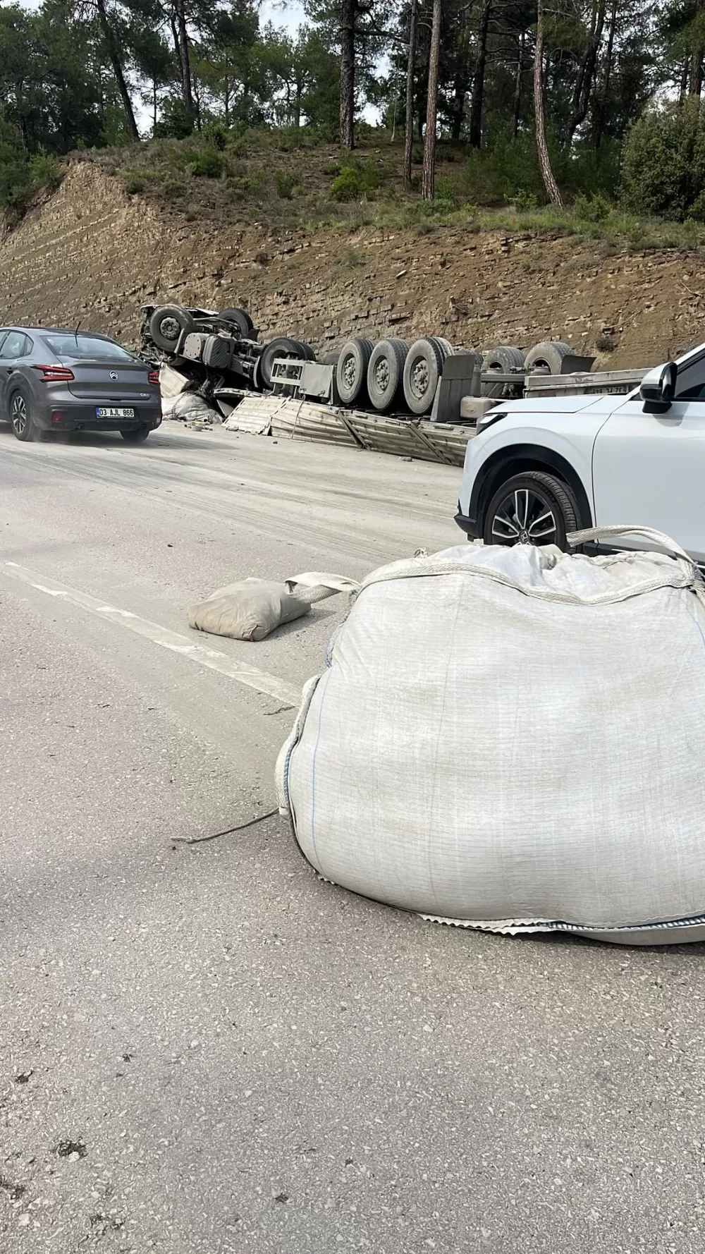 Isparta-Antalya Yolunda Tır Hurdaya Döndü