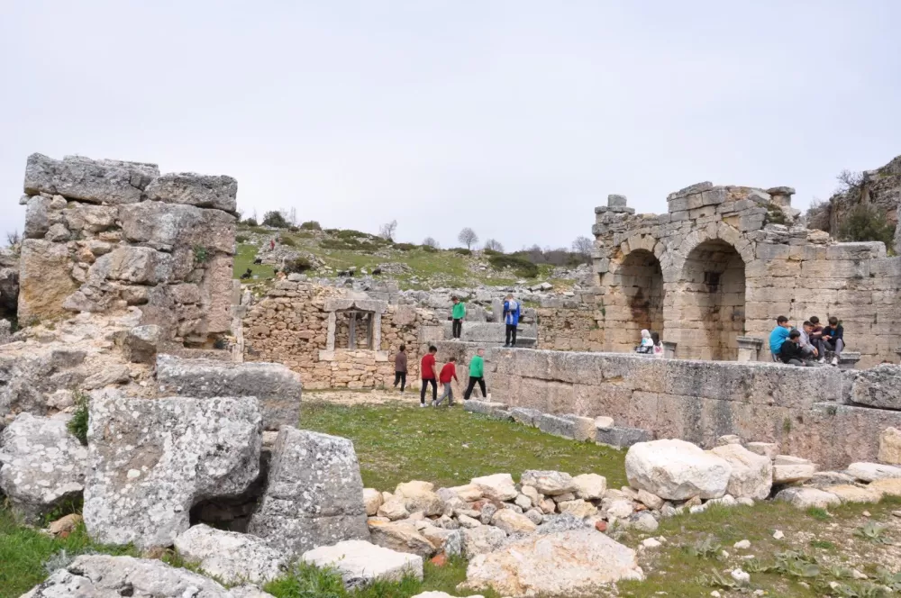Bucaklı öğrenciler Kremna’da tarihe yolculuk yaptı