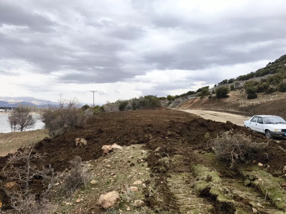 Tefenni Barajı kıyı şeridi yenileniyor Başkan Alagöz'den çevre kirliliği ve güvenlik uyarısı