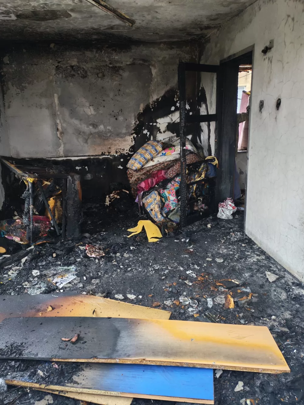 Antalya'da yangında ev kül oldu Kur'an-ı Kerim zarar görmedi